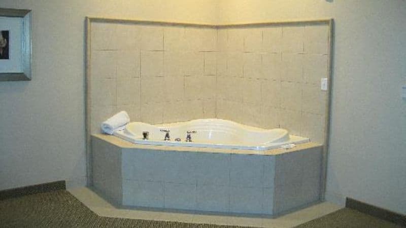Hilton Garden Inn Ames Jacuzzi room