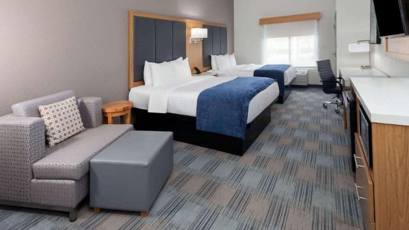 La Quinta Inn & Suites by Wyndham Coralville Iowa City hotel photo 2
