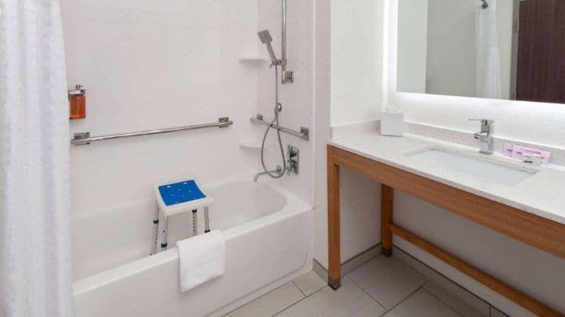 La Quinta Inn & Suites by Wyndham Coralville Iowa City hotel photo 3