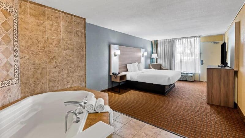 Quality Inn Fort Dodge hotel photo 2