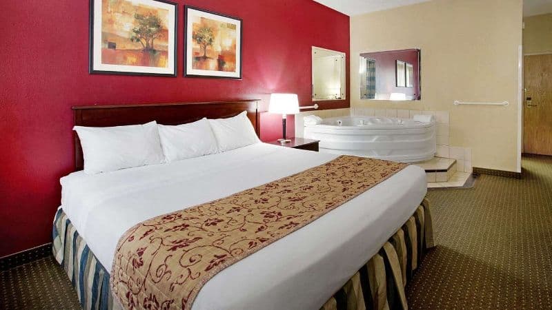 Ramada by Wyndham Bettendorf hotel photo 2