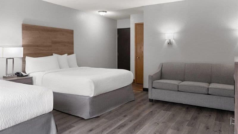 Ramada by Wyndham Cedar Rapids South hotel photo 3