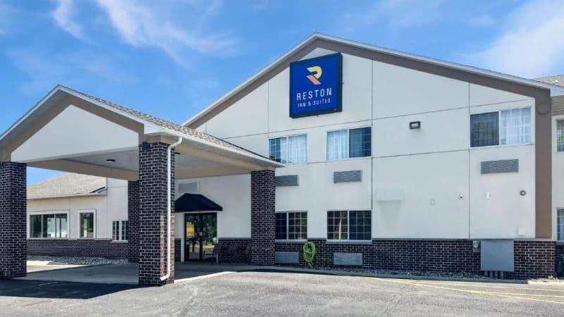 Reston Inn & Suites hotel photo 5