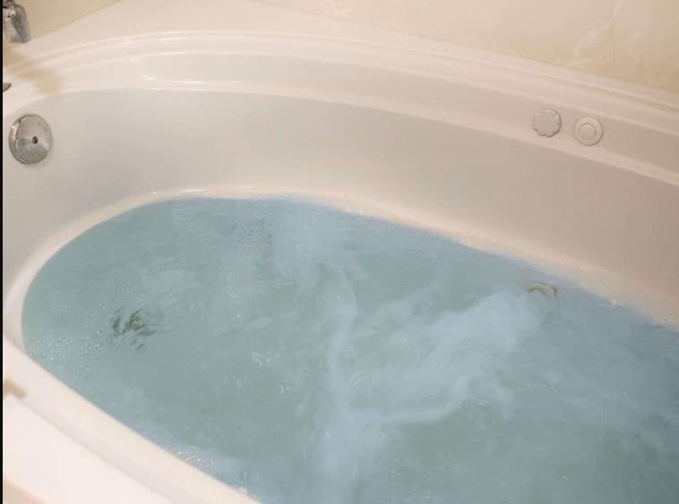 Sleep Inn & Suites Davenport – Quad Cities Jacuzzi room