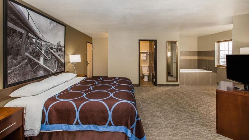 Super 8 by Wyndham Altoona hotel photo 2