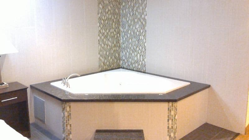 Super 8 by Wyndham Webster City IA Jacuzzi room