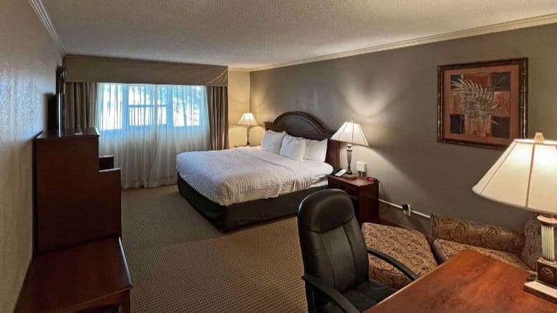 Clarion Inn Garden City hotel photo 2