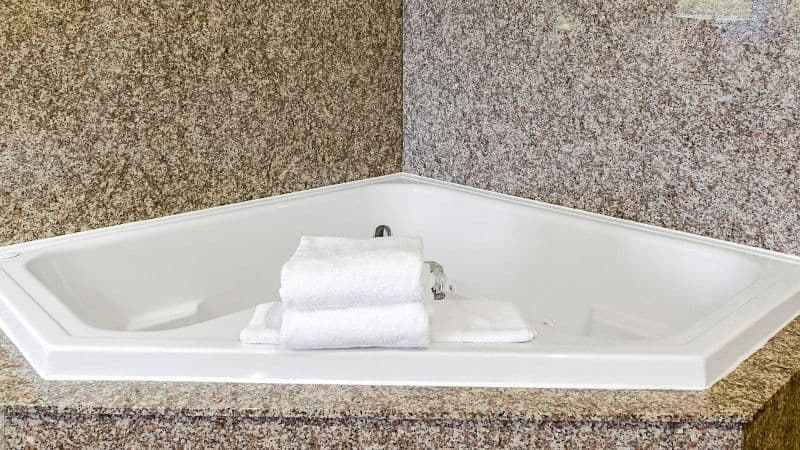 Comfort Inn & Suites Lawrence – University Area Jacuzzi room