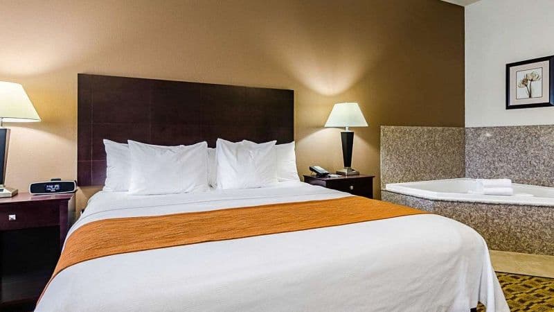 Comfort Inn & Suites Lawrence – University Area hotel photo 2