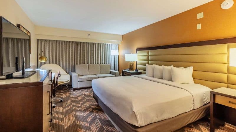 DoubleTree by Hilton Hotel Lawrence hotel photo 3
