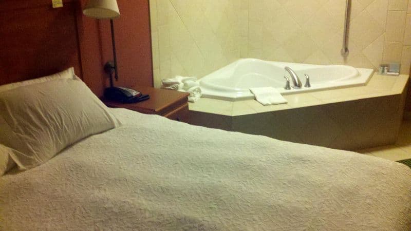 Hampton Inn Garden City Jacuzzi room