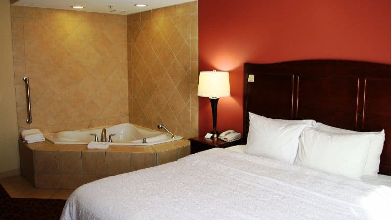 Hampton Inn Junction City Jacuzzi room