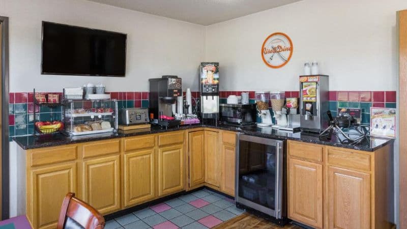 Howard Johnson by Wyndham Wichita Airport hotel photo 5