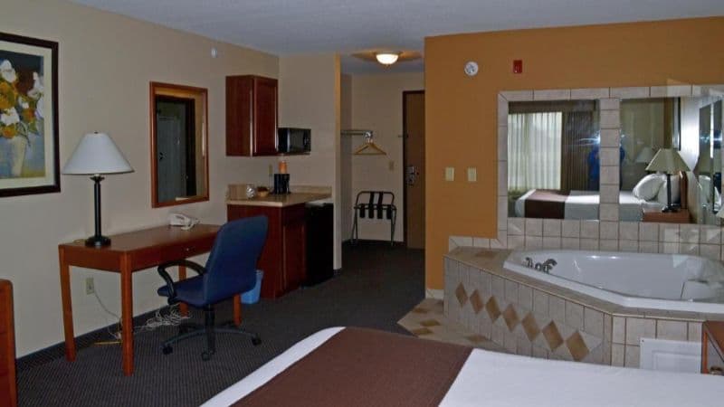 Paola Inn and Suites hotel photo 2
