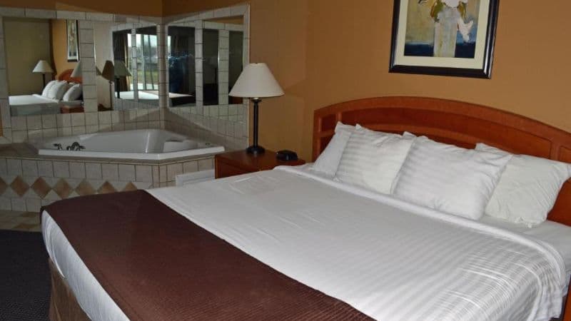 Paola Inn and Suites hotel photo 3