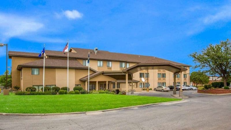 Quality Inn & Suites Lawrence – University Area hotel photo 5