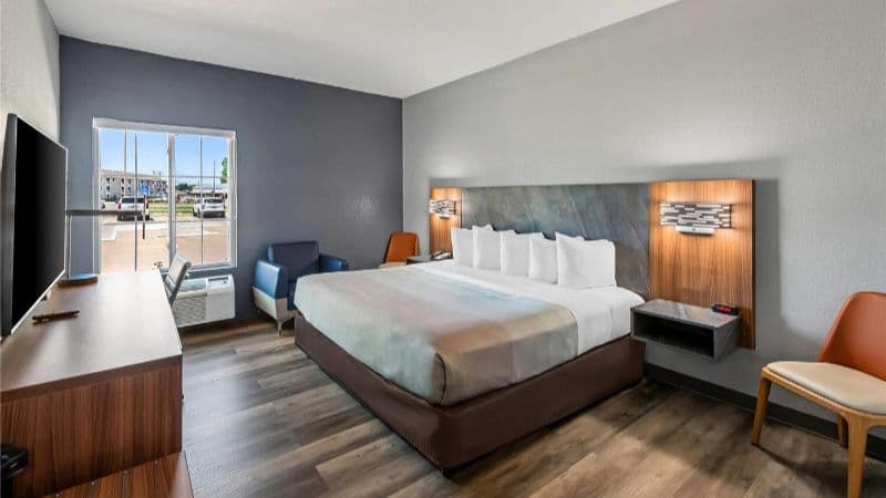 Quality Inn & Suites Manhattan hotel photo 2