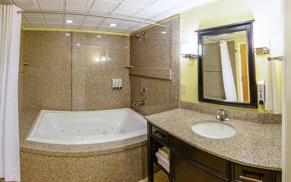 Asbury Inn & Suites Jacuzzi room