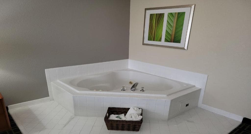 Best Western Louisville South / Shepherdsville Jacuzzi room
