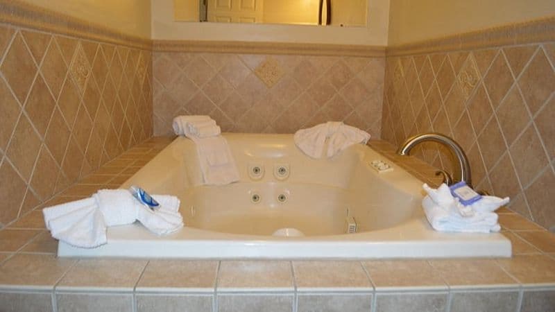 Bluegrass Extended Stay Hotel Jacuzzi room