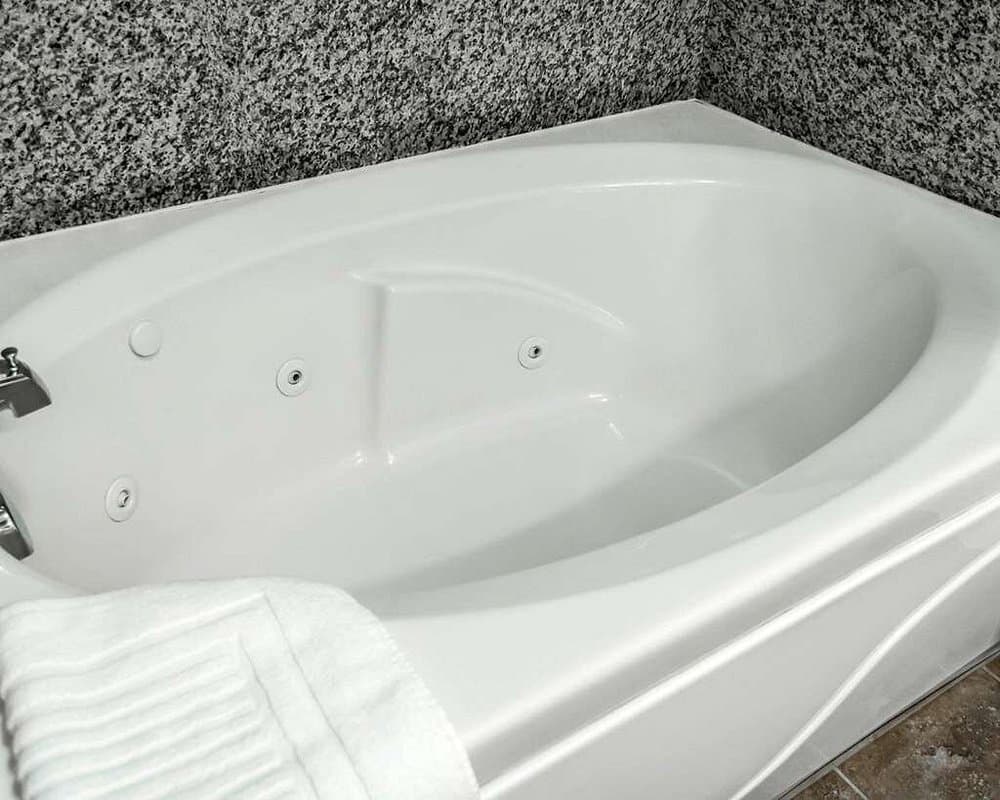 Comfort Inn & Suites Franklin Jacuzzi room