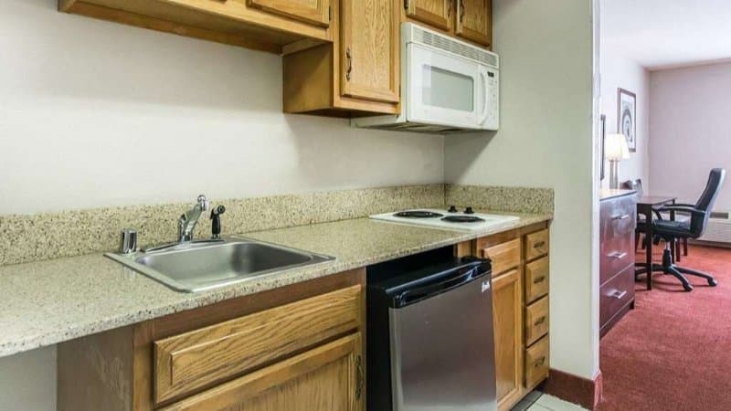 Quality Inn & Suites University/Airport hotel photo 2
