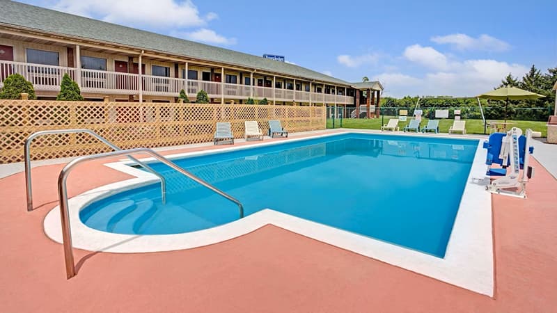 Travelodge by Wyndham Sellersburg hotel photo 5