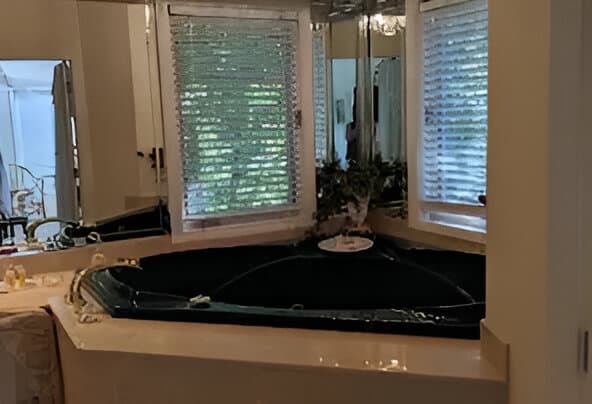 Wildflowers Farm Bed and Breakfast Jacuzzi room