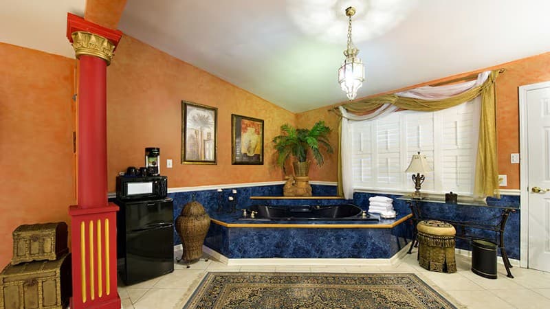 Historic Michabelle Inn Jacuzzi room