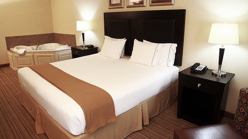 Holiday Inn Express & Suites Shreveport - West By IHG Jacuzzi room