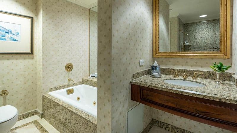 Hotel Monteleone Jacuzzi room