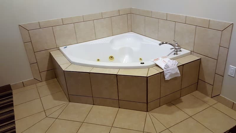 Microtel Inn & Suites by Wyndham Houma Jacuzzi room