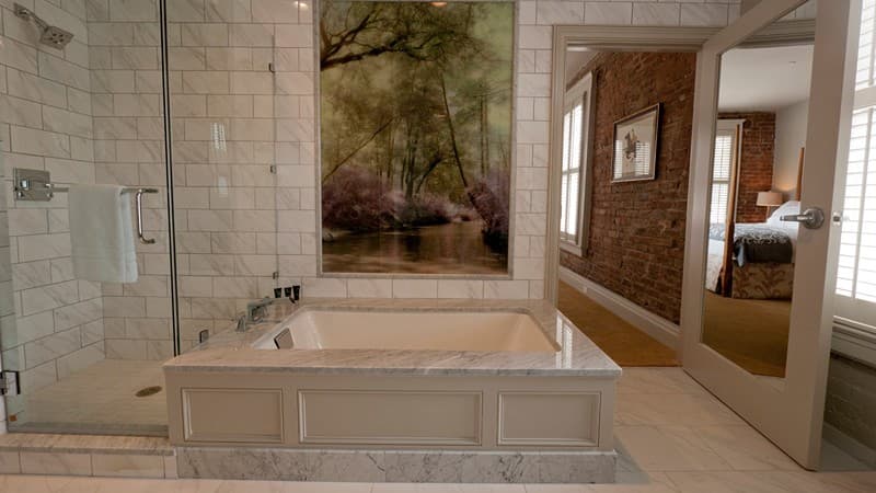 Southern Hotel Jacuzzi room