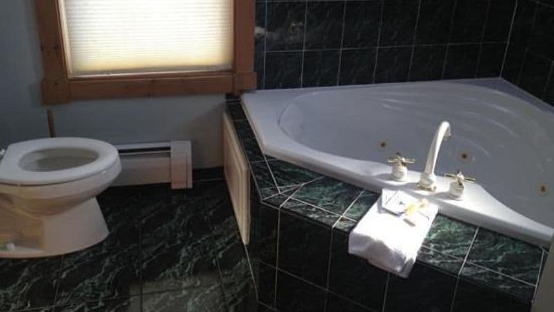 Acadia Hotel – Downtown Jacuzzi room