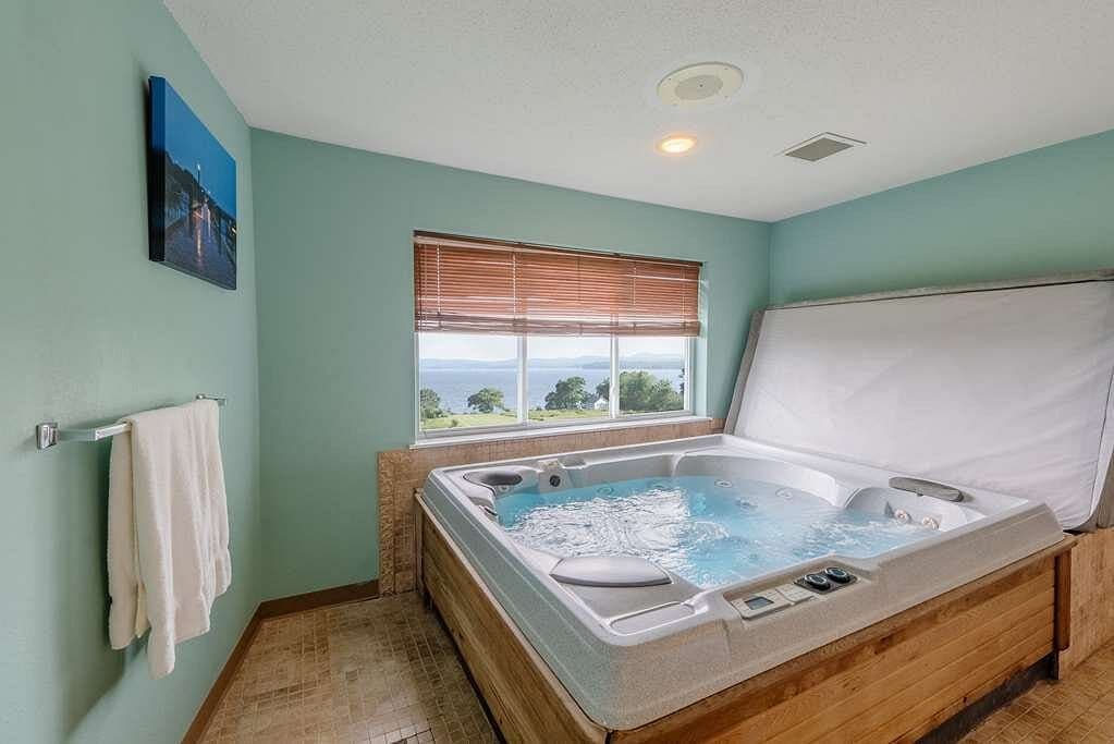 Fireside Inn & Suites Jacuzzi room
