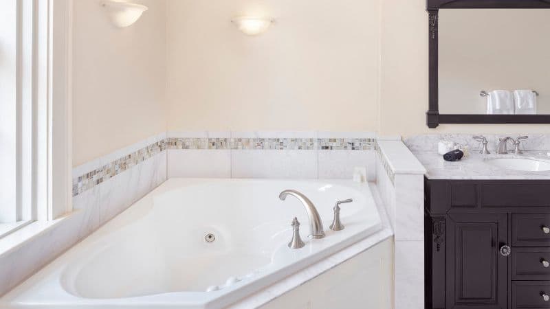 Portland Regency Hotel & Spa Jacuzzi room