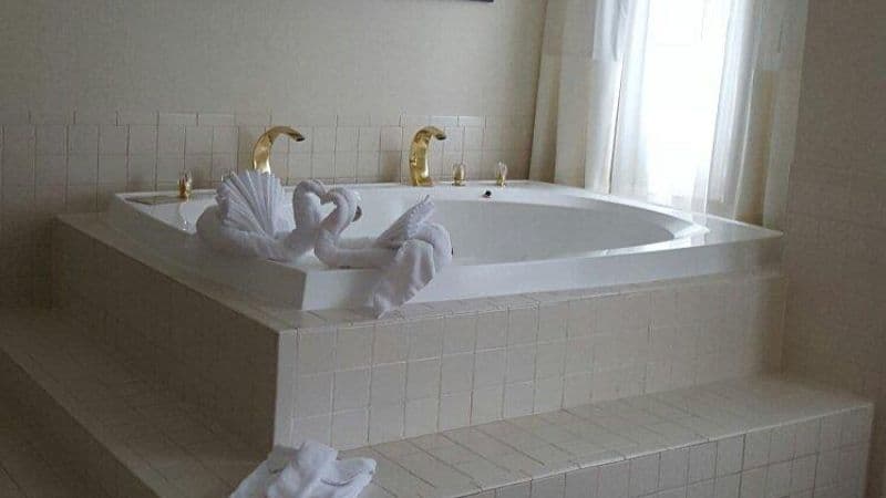 BWI Airport Marriott Jacuzzi room