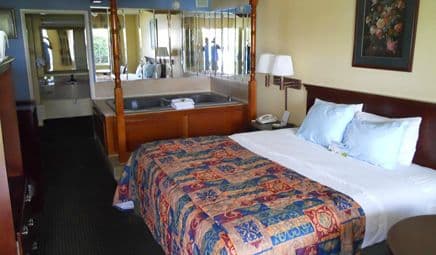 Days Inn by Wyndham Towson hotel photo 2