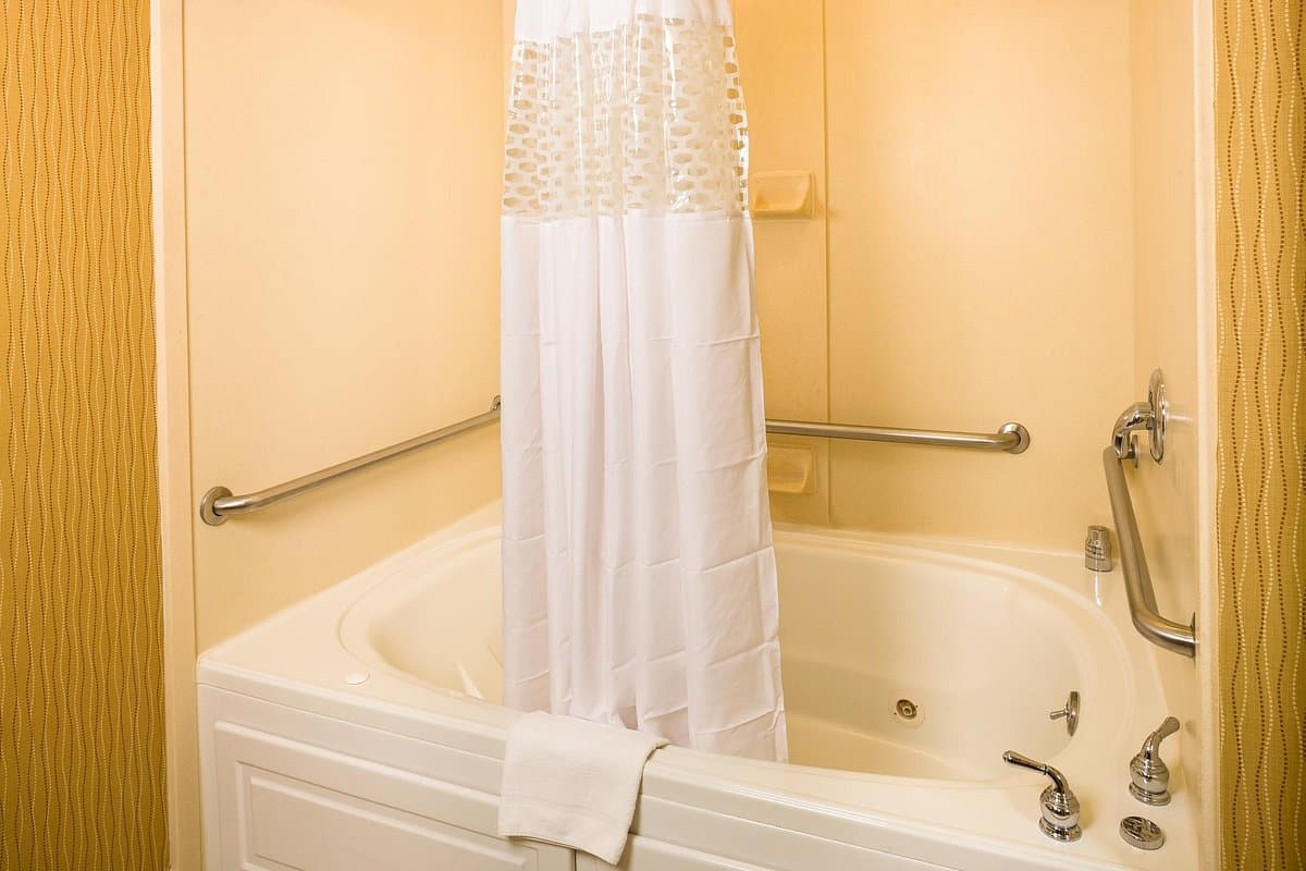 Hampton Inn Columbia, MD Jacuzzi room
