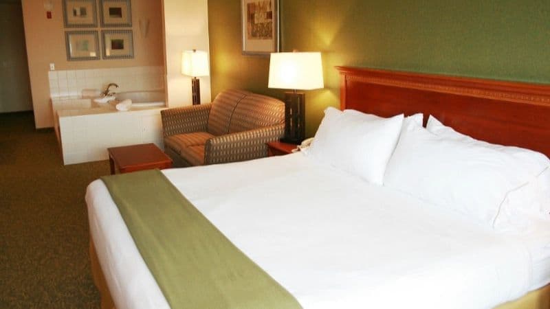 Holiday Inn Express & Suites Hagerstown Jacuzzi room