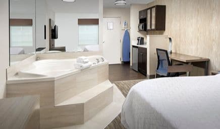 Holiday Inn Express Hotel & Suites Annapolis, an IHG Hotel Jacuzzi room