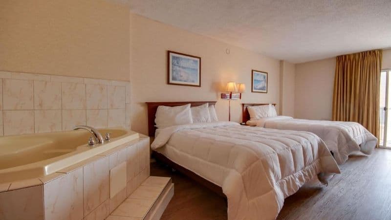 Ocean 1 Hotel and Suites Jacuzzi room