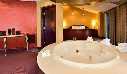 Pier 5 Hotel Baltimore Jacuzzi room