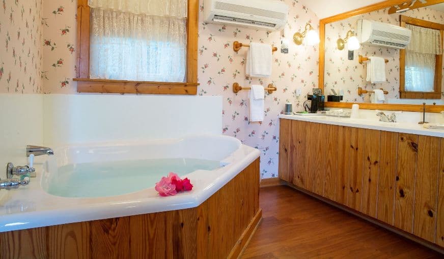 Sandaway Suites & Beach Jacuzzi room