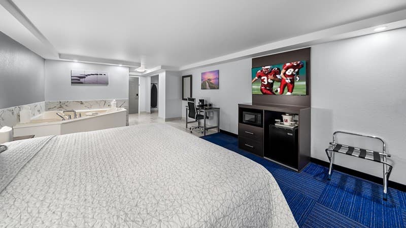 Admiralty Inn & Suites – A Red Collection Hotel hotel photo 3
