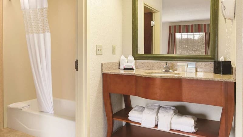 Hampton Inn & Suites Greenfield hotel photo 2
