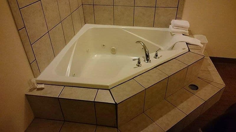Howard Johnson by Wyndham Springfield hotel photo 3