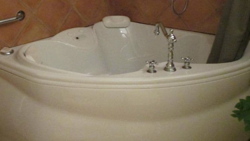 Howarth House Bed & Breakfast Jacuzzi room
