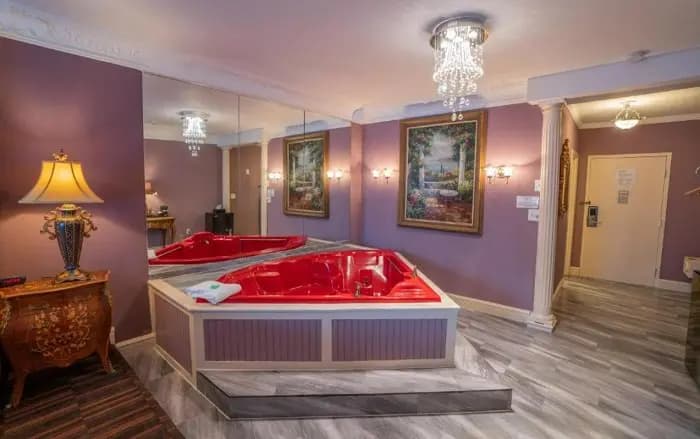 Hyannis Plaza Hotel, Massachusetts Jacuzzi room