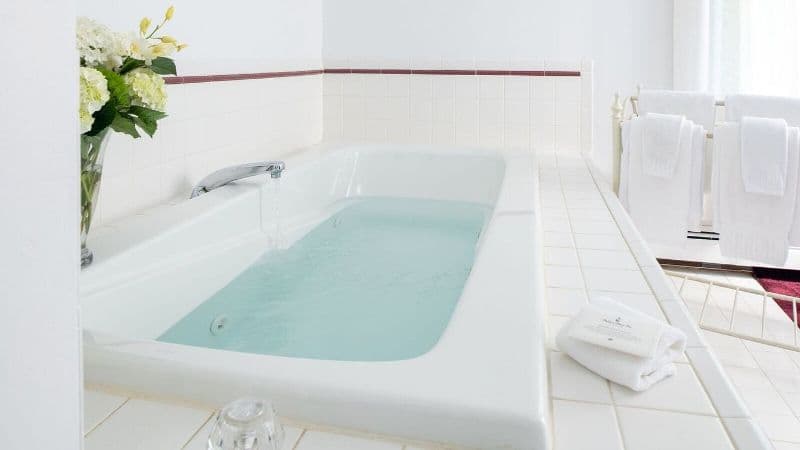 Palmer House Inn Jacuzzi room